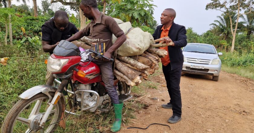 Nord-Kivu : En séjour à Beni pour s’imprégner de la situation sécuritaire, le député provincial Élie Mbafumoja s’est rendu à Kididiwe afin de réconforter les agriculteurs